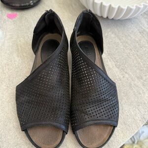 Earth Black Perforated Women's Sandals - 7.5B - medium